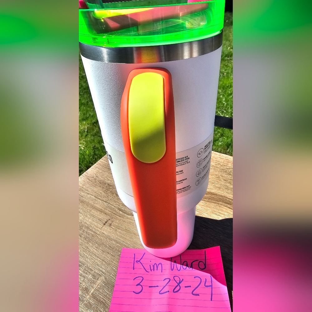 Stanley White Neon 40oz DSG EXCLUSIVE - Picture 3 of 7